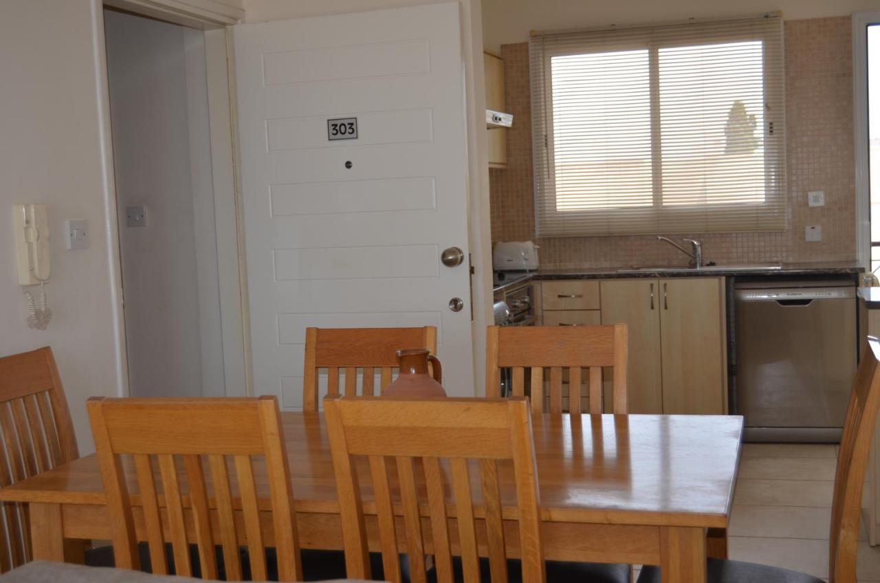 Caiti'S Place Apartment Paphos Ngoại thất bức ảnh