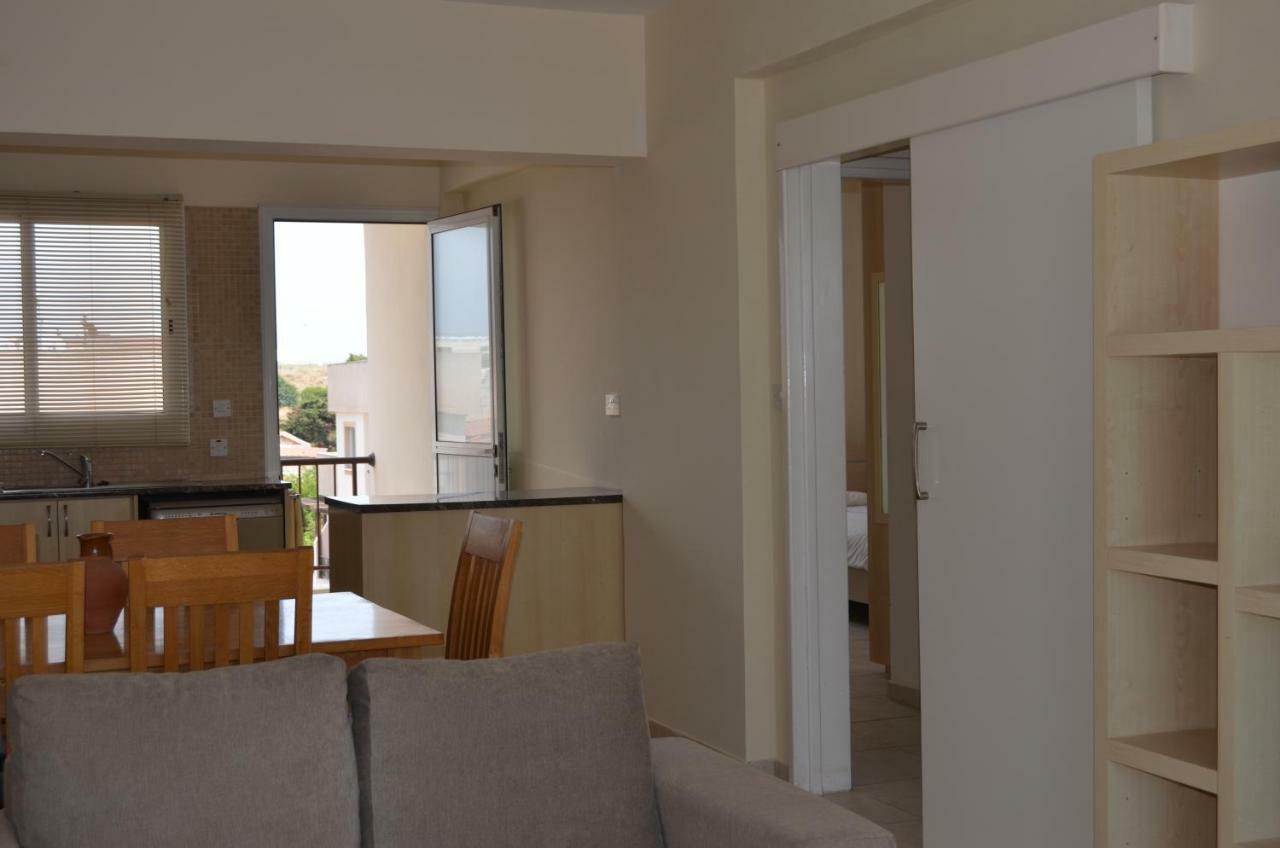 Caiti'S Place Apartment Paphos Ngoại thất bức ảnh